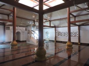 Bagian dalam Masjid Kasunyatan
