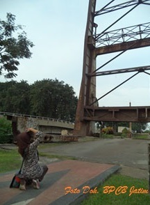 Pendokumentasi Jembatan Petekan di Kota Surabaya