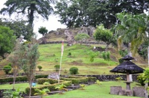 Situs Batu Pake Gojeng yang berada di puncak bukit Gojeng