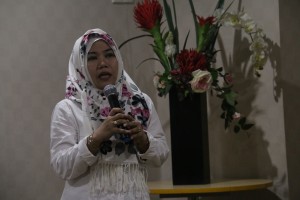 Kepala BPNB Aceh, ibu Irini Dewi Wanti, pada saat menutup rangkaian acara workshop.