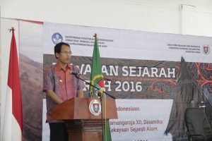 Bupati Humbang Hasundutan, bapak Dosmar Banjarnahor, SE., saat memberikan pidato sambutan dan sekaligus membuka kegiatan Lawatan Sejarah Daerah 2016 di Kabupaten Humbang Hasundutan.