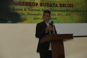 Bapak Dr. Tgk. Hasanuddin Yusuf Adan, MCL., MA. Yang memberikan materi terkait kerukunan dan toleransi.