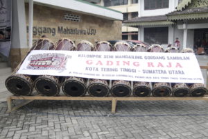 Gordang Sambilan, perkusi tradisi terbesar dan terbanyak jumlahnya di Dunia.