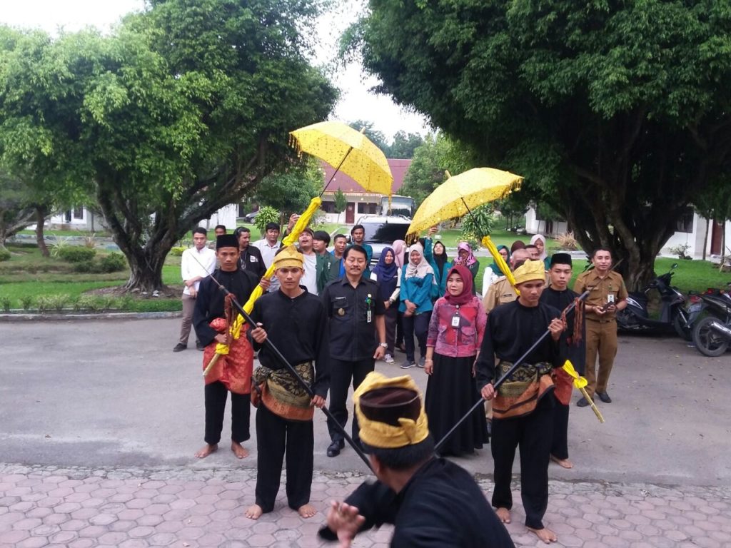 Sekda Kabupaten Langkat didampingi Kepala BPNB Aceh saat seremoni pembukaan KKB.