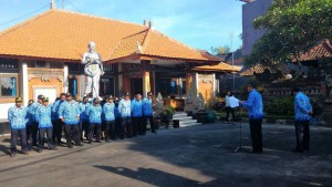 Para Pegawai BPNB Bali Sedang Mengikuti Upacara Memperingati Hari Guru Nasional