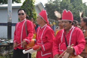 Peserta padera pagelaran budaya etnis dari suku Minahasa