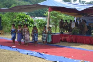 Tarian dan Lagu Pujian dalam Bahasa Biak yang dimainkan oleh pemuda/I ikatan keluarga besar Biak.