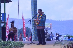 Menteri Pariwisata Arief Yahya dalam sambutan pembukaan Festifal Danau Sentani  ke- VIII 2015