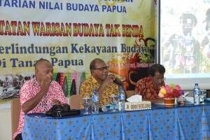 Pemaparan materi oleh Kepala BPNB Papua, Papua Barat Apolos Marisan,S.Sos