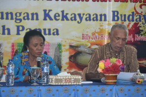Pemaparan hasil diskusi oleh salah satu kelompok peserta Sosialisasi WBTB di Manokwari Papua Barat