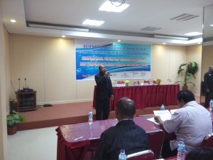 Kepala Balai Pelestarian Nilai Budaya Jayapura Apolos Marisan, S.Sos saat membuka Seminar Hasil Penelitian BPNB Jayapura tahun 2015