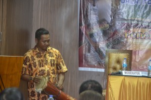 Cahya Putra Istuningrat,SE  Ka.Subbag BPNB Jayapura menutup kegiatan Workshop Penelitian Sejarah dan Budaya