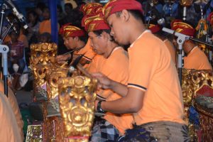 Kelompok Pengiring Tari Tradisional Bali saat Pergelaran Tari Cenderawasih dan Tari Baris