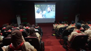 Nonton bersama "Semesta Mendukung"