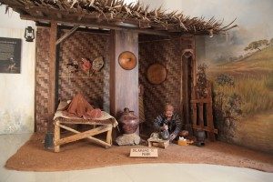Bagian diorama pengobatan tradisional dengan balung buto (fosil)