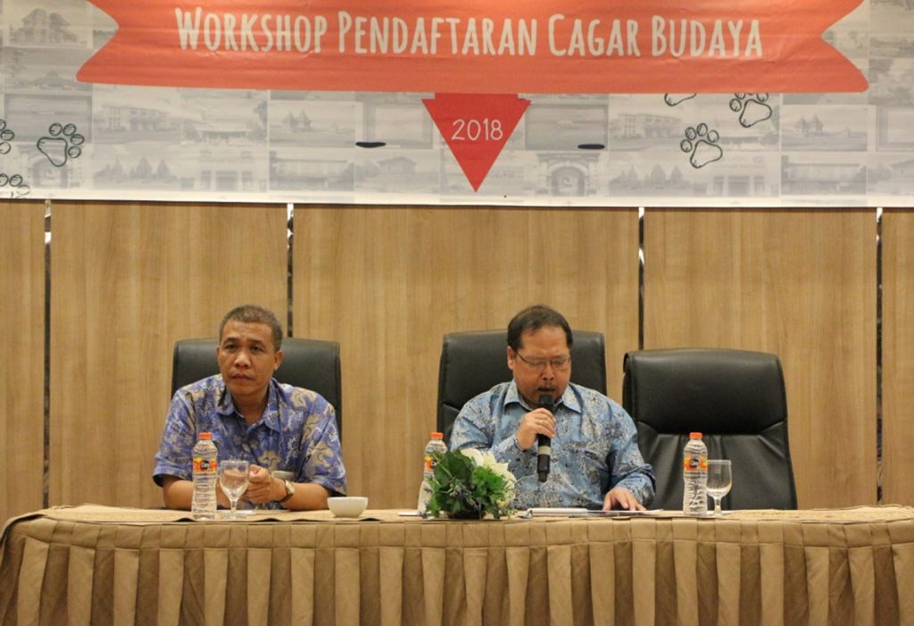 Harry Widianto didampingi Sukronedi selaku Kepala BPCB Jawa tengah saat menutup kegiatan Workshop Pendaftaran Cagar Budaya Online.
