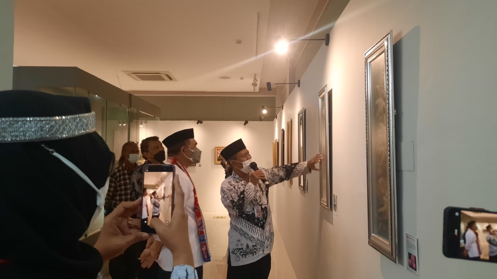 Read more about the article Pembukaan Pameran “Guru Berkarya Melalui Limbah Kertas Foto”