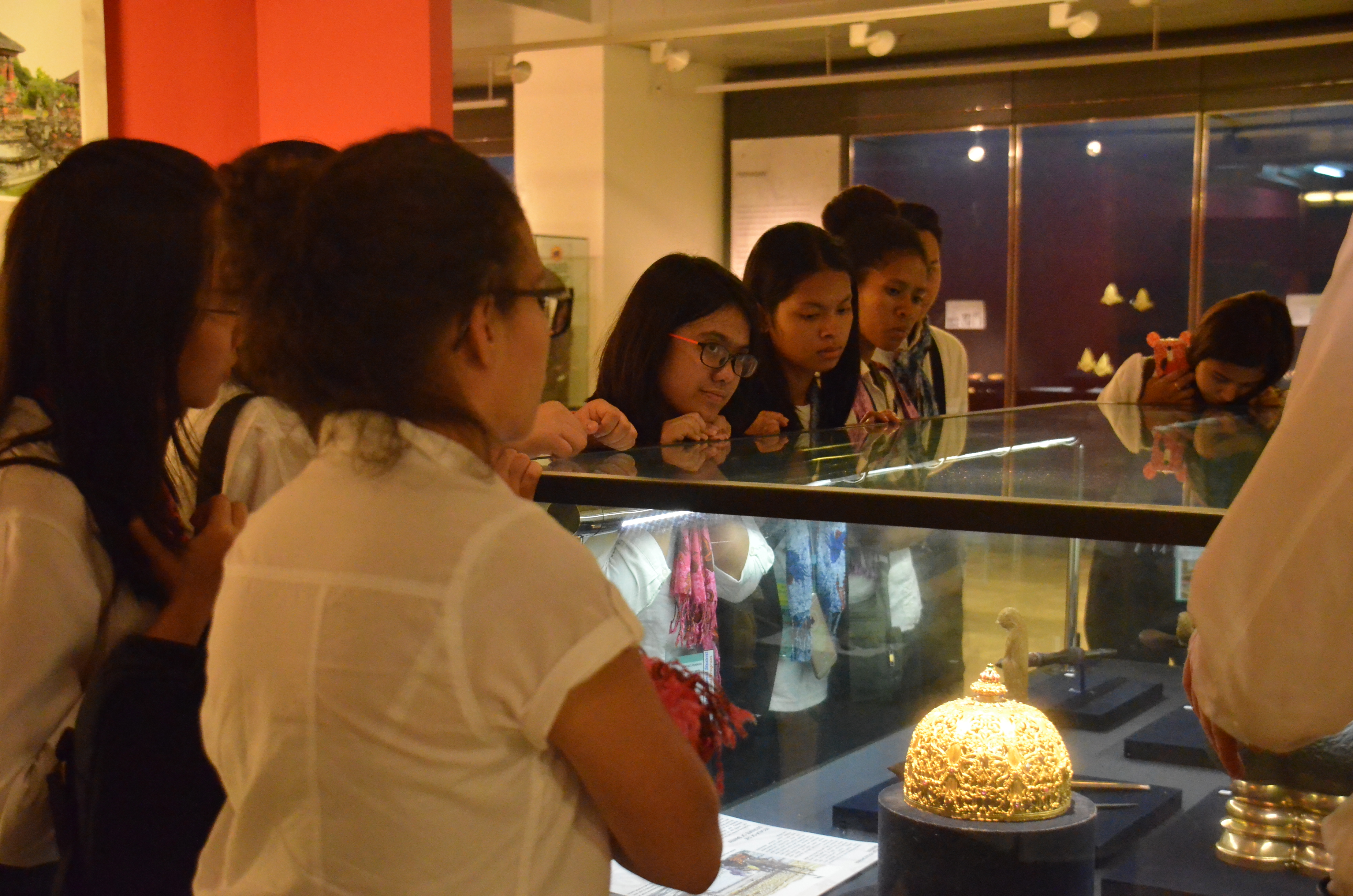 You are currently viewing Kunjungan International Student’ Cultural Program ke Museum Nasional