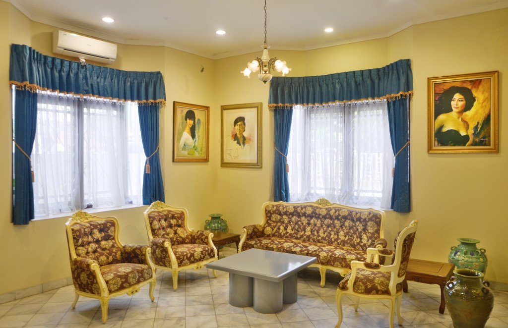 Replika ruang tamu rumah Basoeki Abdullah