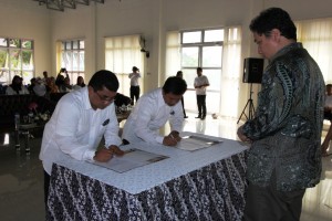 Bapak Dirjen Kebudayaan Menyaksikan penanda tanganan berita acara sertijab antara Kepala BPCB Malut yang lama dan yang baru