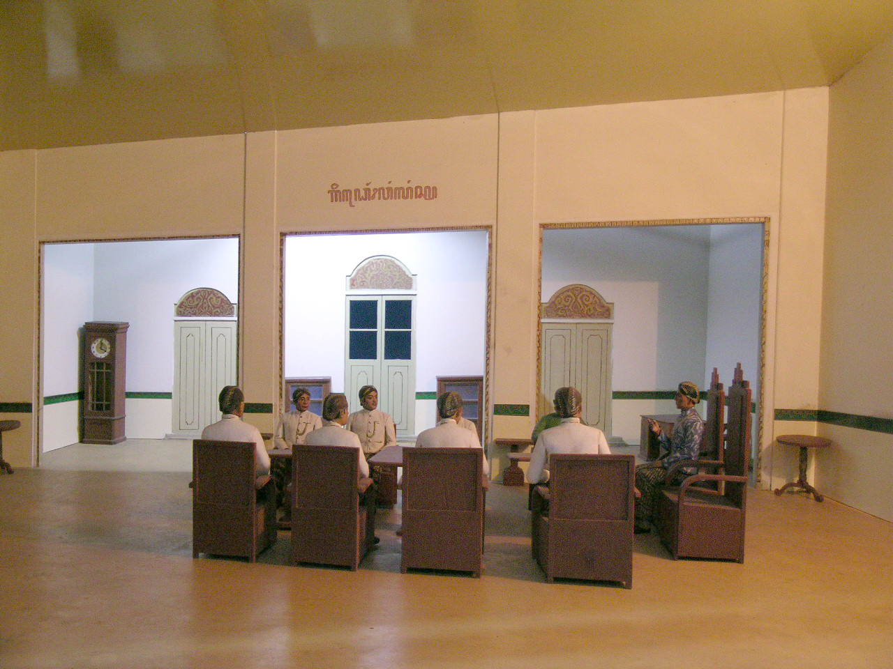 Read more about the article Diorama Sri Sultan Hamengku Buwono IX Memimpin Rapat Dukungan Terhadap Proklamasi Kemerdekaan Indonesia – Diorama II Museum Benteng Vredeburg Yogyakarta