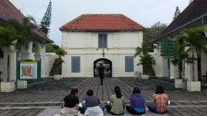 Read more about the article Bangunan Indische Tetap Menjadi Idola, Bahkan Untuk Tugas Kuliah