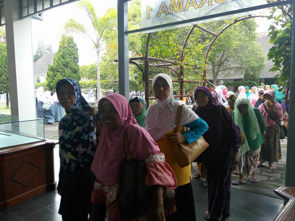 You are currently viewing Kunjungan Lansia Ke Museum Benteng Vredeburg