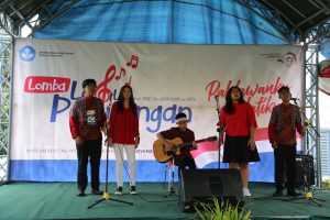 Read more about the article Pelajar Dari Kab. Kota Memborong Thropy Lomba Lagu Perjuangan Museum