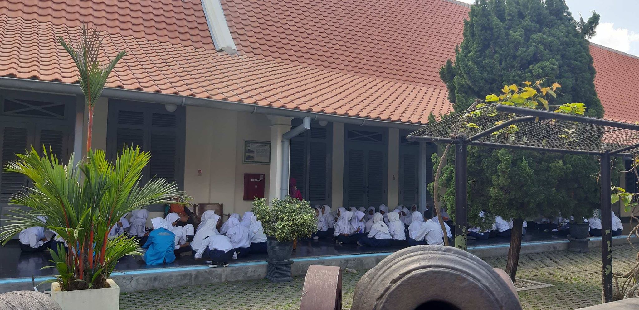 You are currently viewing Aroma Seragam Baru Peserta MOS di Museum Benteng Vredeburg Yogyakarta