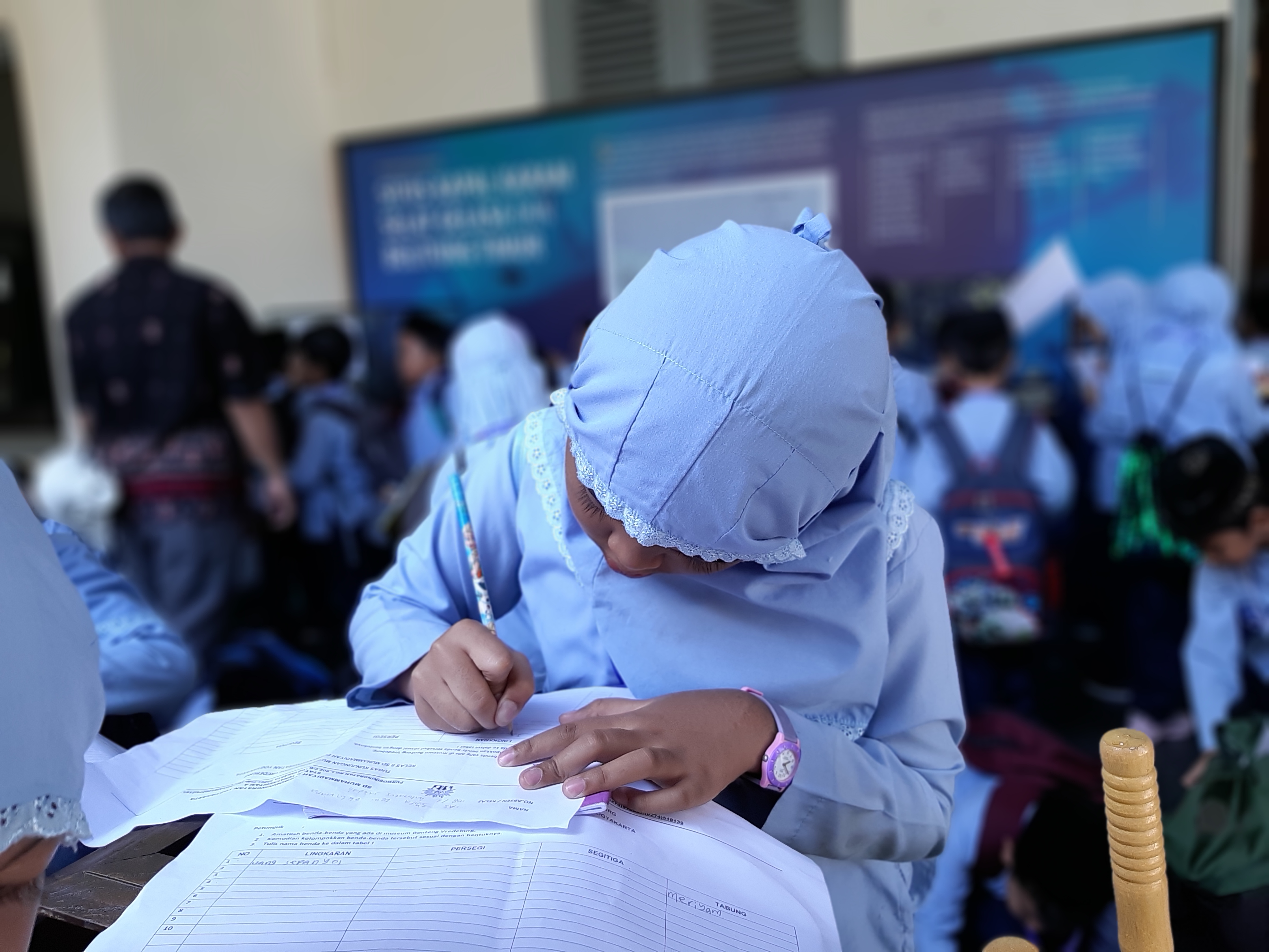 Read more about the article Pembelajaran di Luar Kelas, Siswa SD Muh. Purwodiningratan Mendapat Tugas Pengenalan Sejarah yang Berbeda-beda