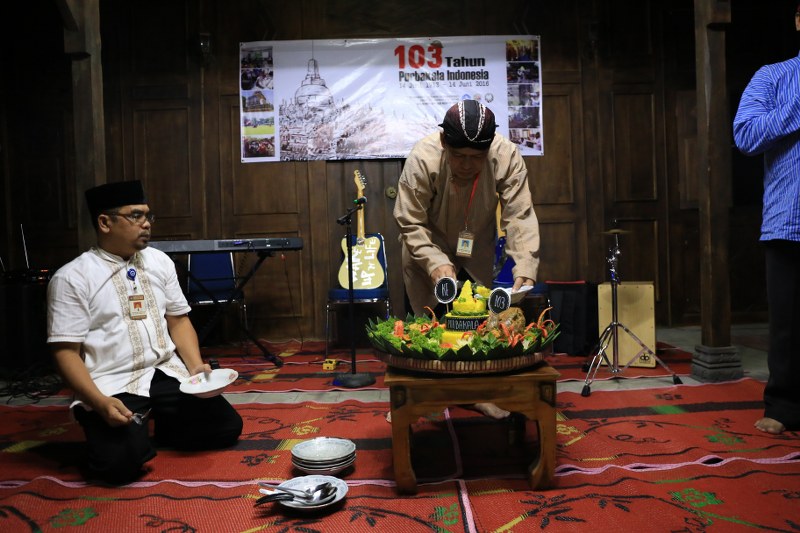You are currently viewing Potong Tumpeng HUT Purbakala Indonesia ke-103