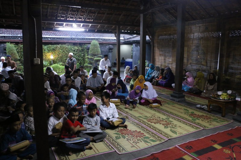 Read more about the article Buka Bersama Keluarga Besar Balai Konservasi Borobudur 2016