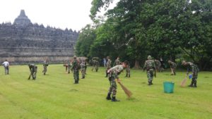 Read more about the article Aksi Bersih TNI di Borobudur