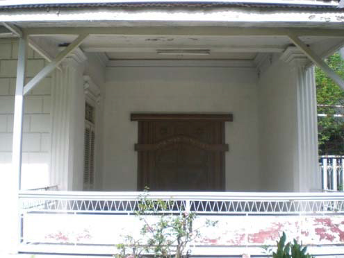 You are currently viewing Tinjauan Awal Bangunan Rumah Tinggal Kolonial Kawasan Simpang Surabaya