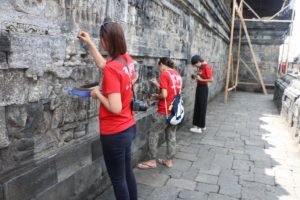 Read more about the article Aksi Bersih Candi Borobudur