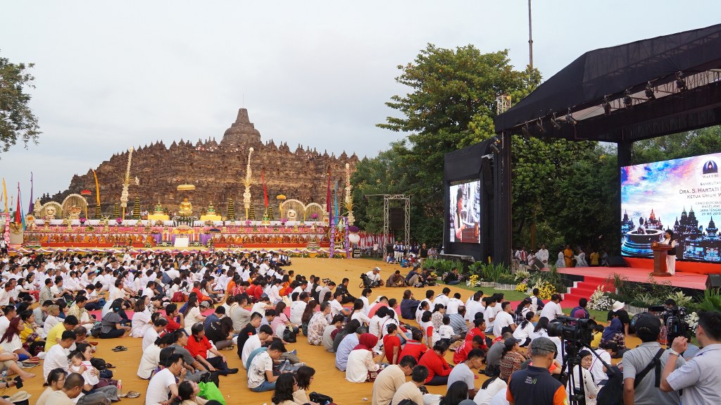 Read more about the article Peringatan Tri Suci Waisak 2562BE/2018 di Borobudur