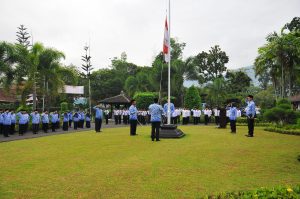 Read more about the article Upacara Bendera Memperingati HUT ke-47 KORPRI  Tahun 2018