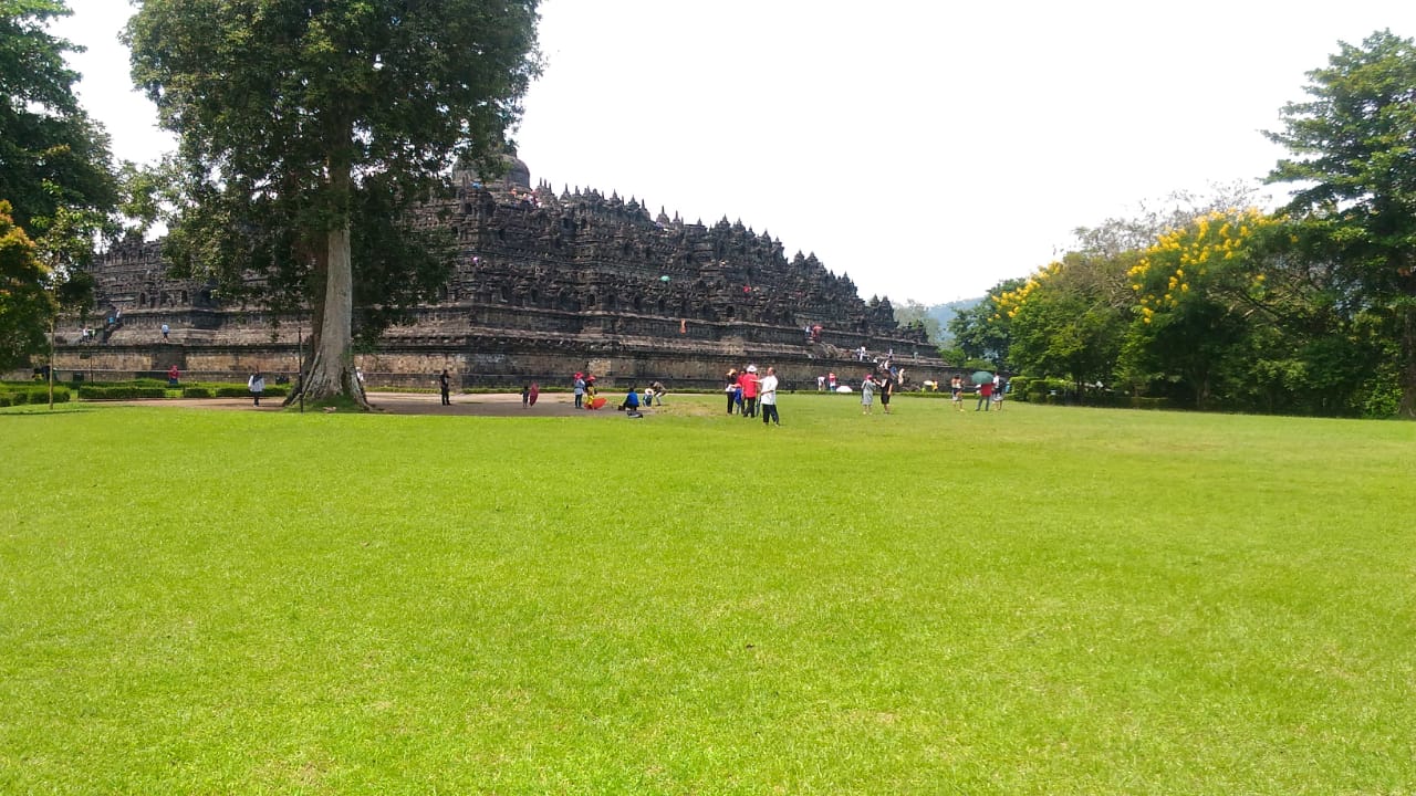 Read more about the article Melatih Bahasa Asing di Candi Borobudur