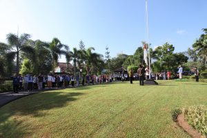 Read more about the article Upacara Bendera Hari Pendidikan Nasional