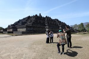 Read more about the article Pembuatan Video Pendek Layanan dan Tutorial di Candi Borobudur