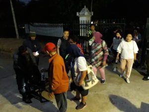 rombongan tiba untuk melihat sunrise dari Candi Borobudur