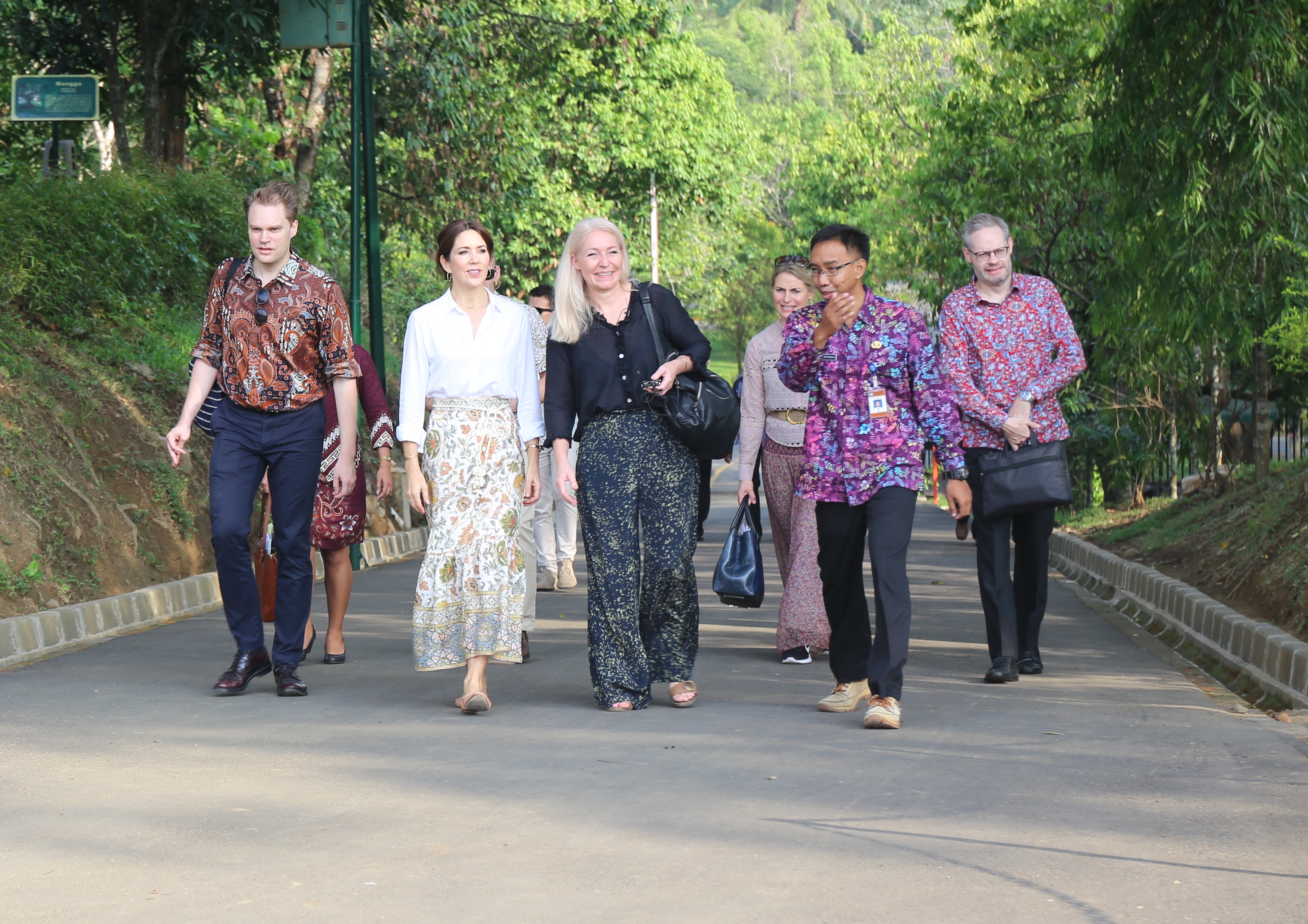 You are currently viewing Putri Mahkota Kerajaan Denmark Berkunjung Ke Candi Borobudur
