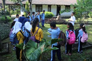 Read more about the article Kunjungan Siswa-Siswi SD-SMP Negeri 3 Satu Atap Kerugmunggang Borobudur ke Balai Konservasi Borobudur