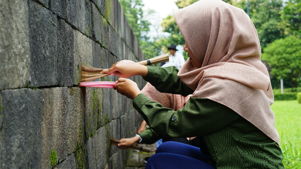 You are currently viewing Kegiatan bersih candi  bersama Young Guardian Club (YGC) Borobudur