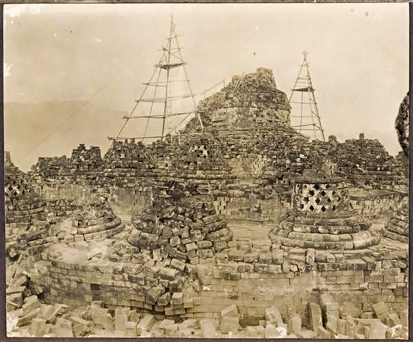 You are currently viewing 25 April 1907, Borobudur Mulai Direkonstruksi