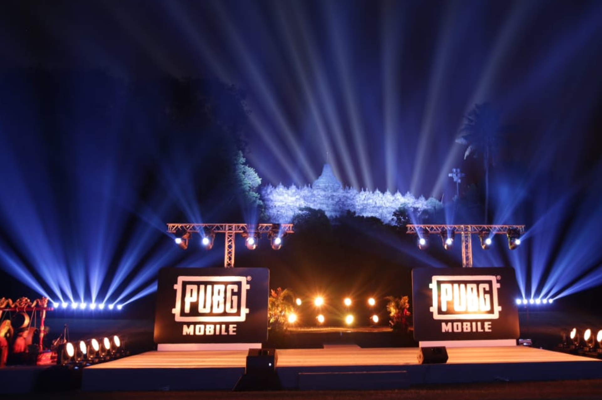Read more about the article Lighting Show PUBG X Borobudur