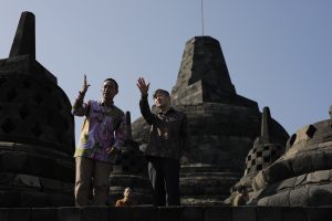 Read more about the article Kaisar Jepang Naruhito Berkunjung ke Candi Borobudur