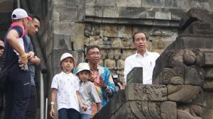 Read more about the article Gunakan Sandal Upanat Jokowi dan Keluarga Kunjungi Candi Borobudur