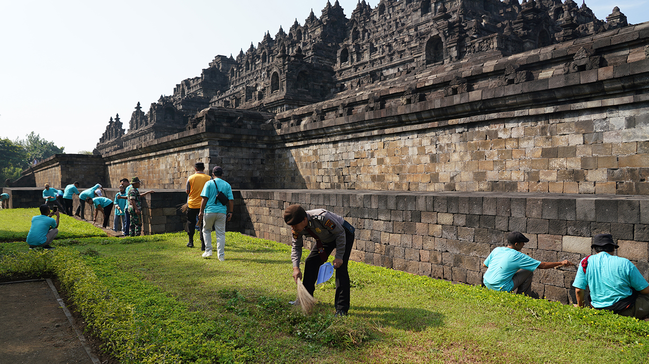 Read more about the article Reresik Candi Dalam Rangka Hari Purbakala