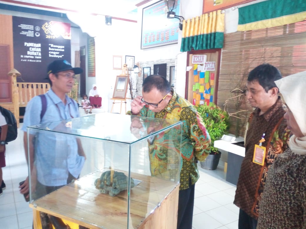 You are currently viewing Direktur PCBM Apresiasi Pemilihan Tempat Pameran Cagar Budaya Lampung di Balai Desa